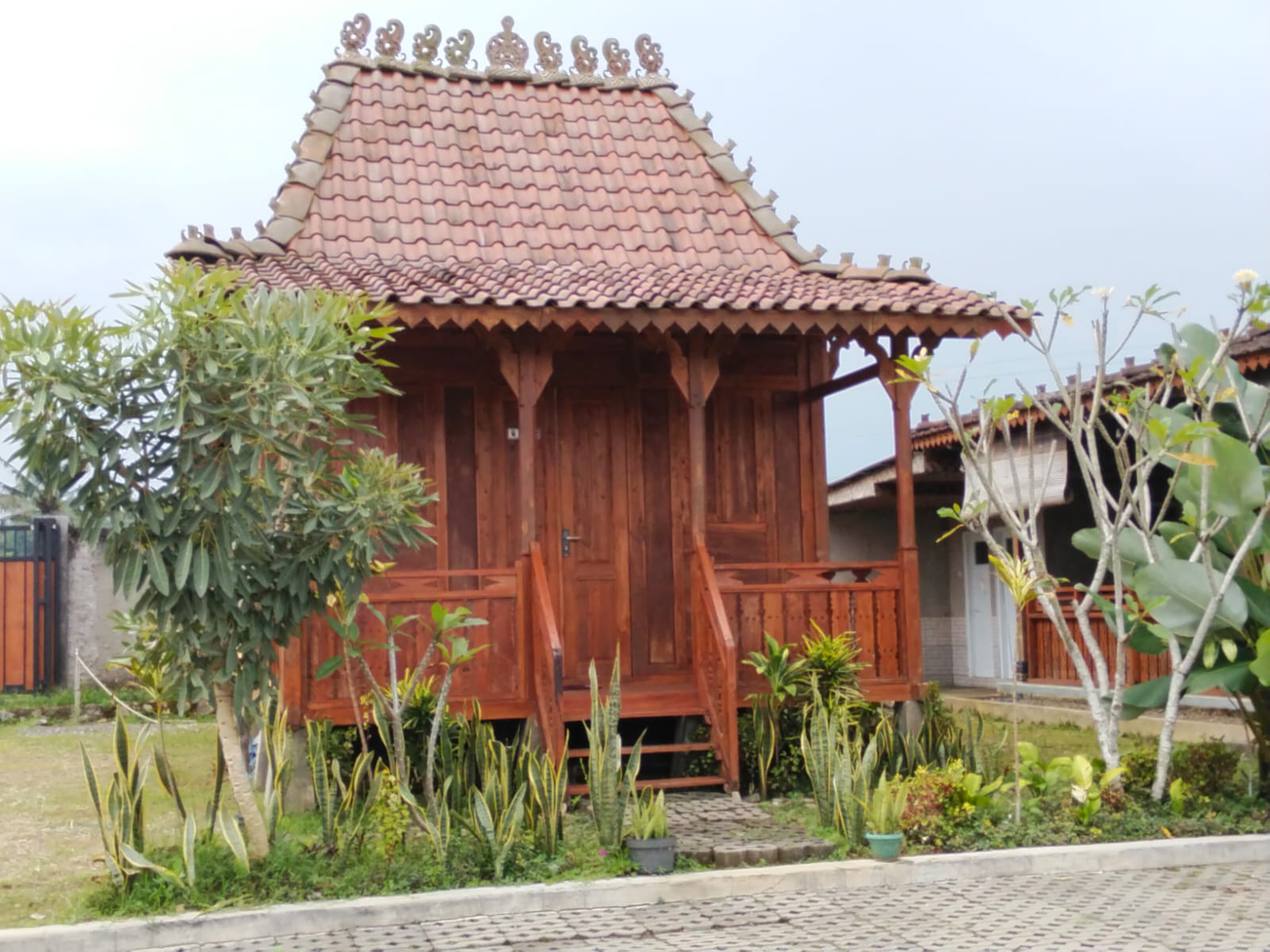 Lapangan luas untuk outbound