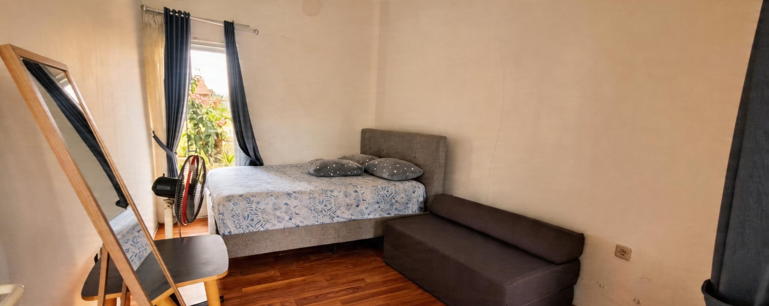 Kamar nyaman di Villa Zanara Caringin Bogor