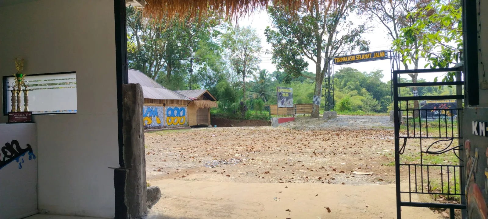 Akses masuk basecamp rafting Cisadane