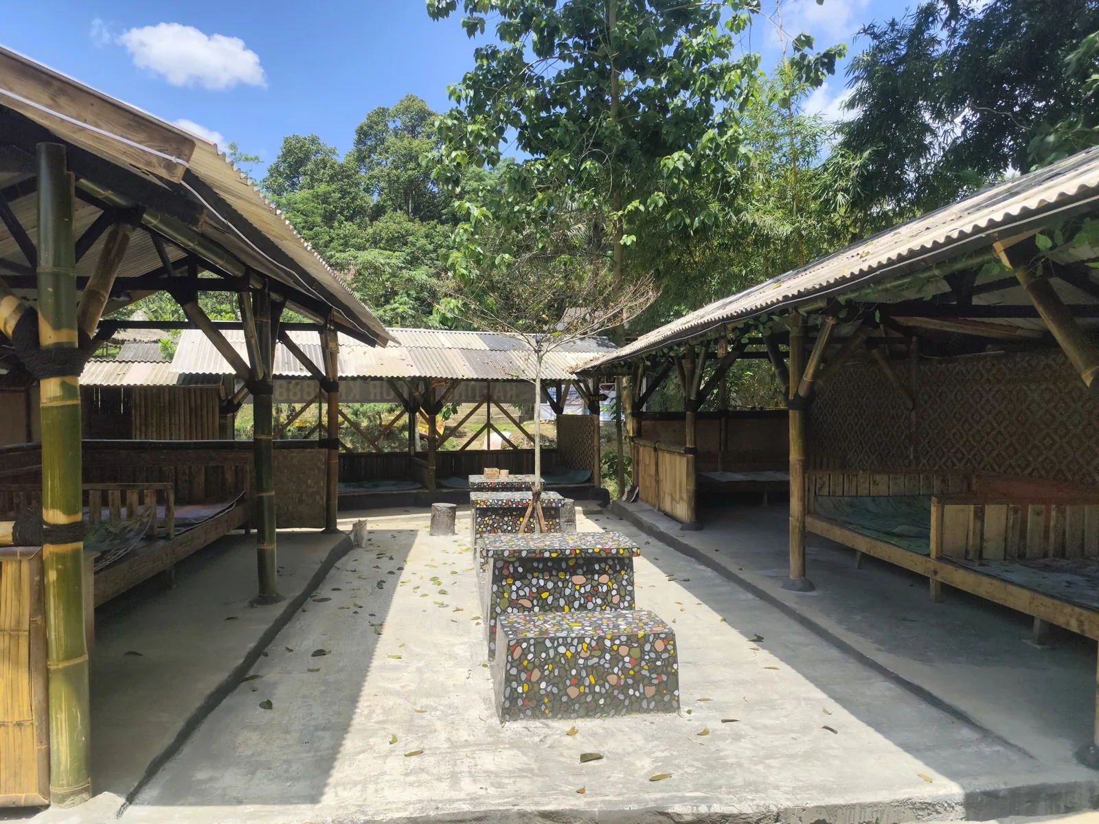 Area saung rombongan